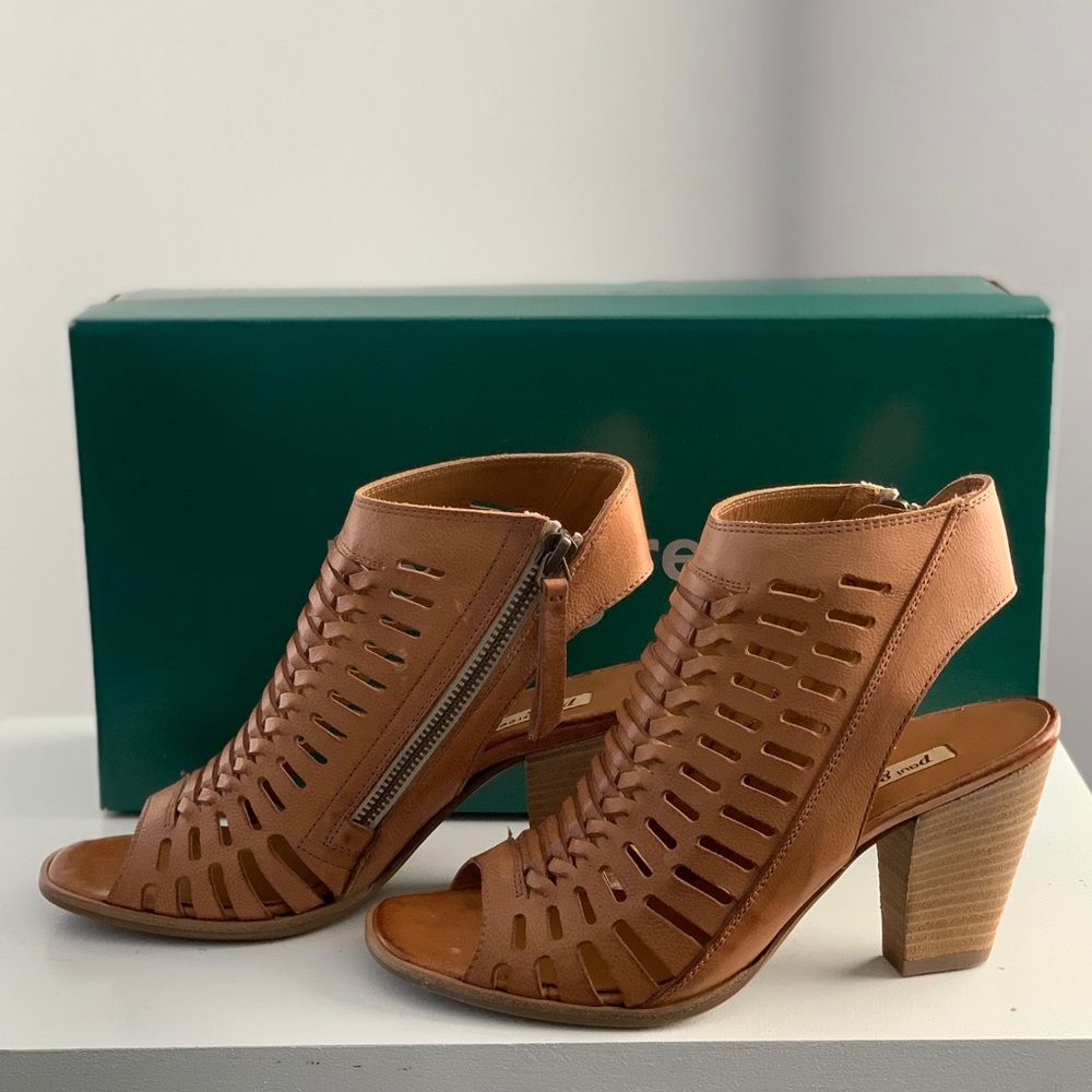 New! Paul Green peep toe Sandal size 6 left only